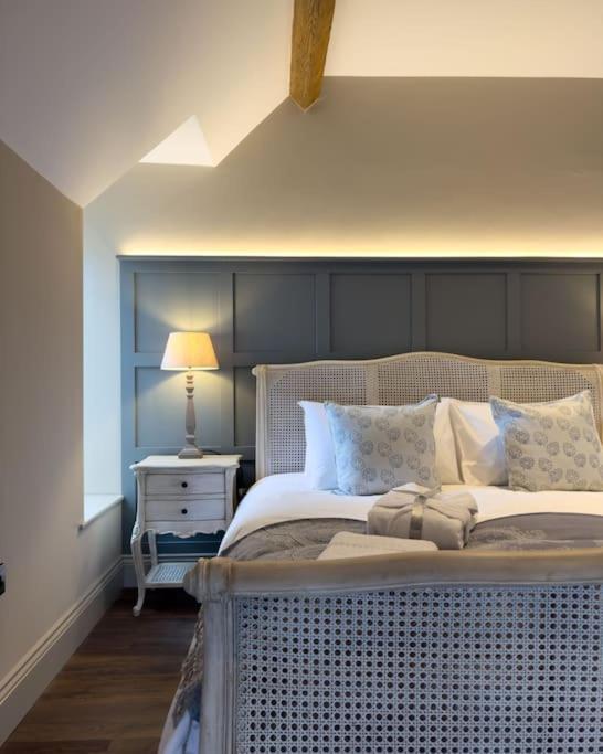 Exceptional 5 With Hot Tub * Pickering