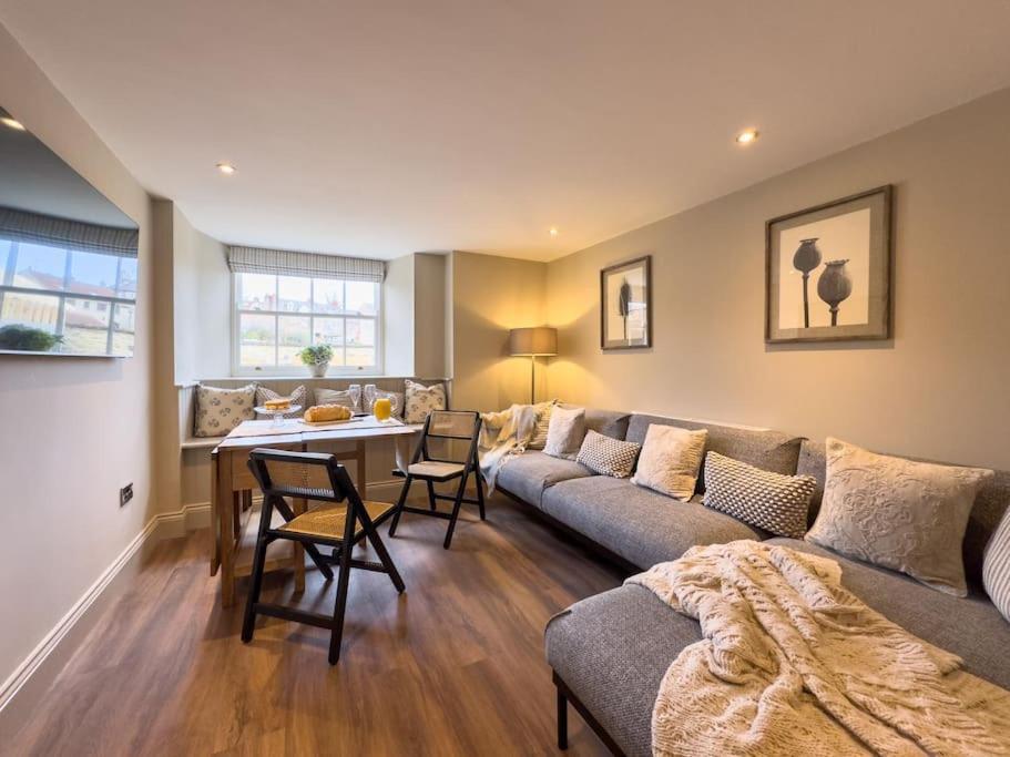 Exceptional 5 With Hot Tub Holiday home Pickering