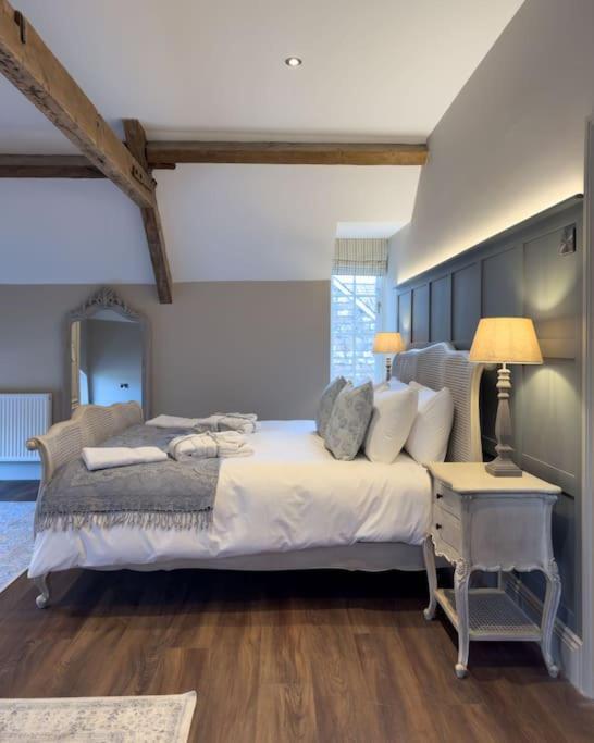 Exceptional 5 With Hot Tub Pickering