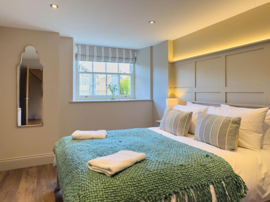 Exceptional 5 With Hot Tub * Pickering