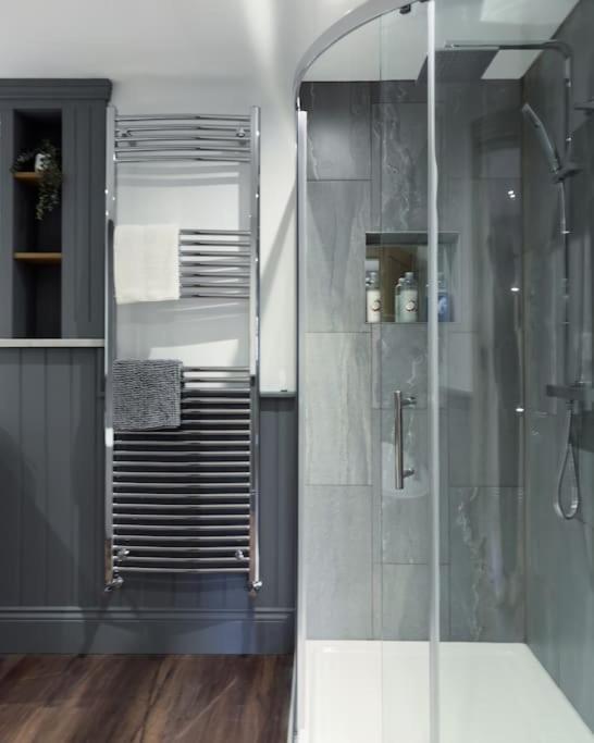 Exceptional 5 With Hot Tub Holiday home