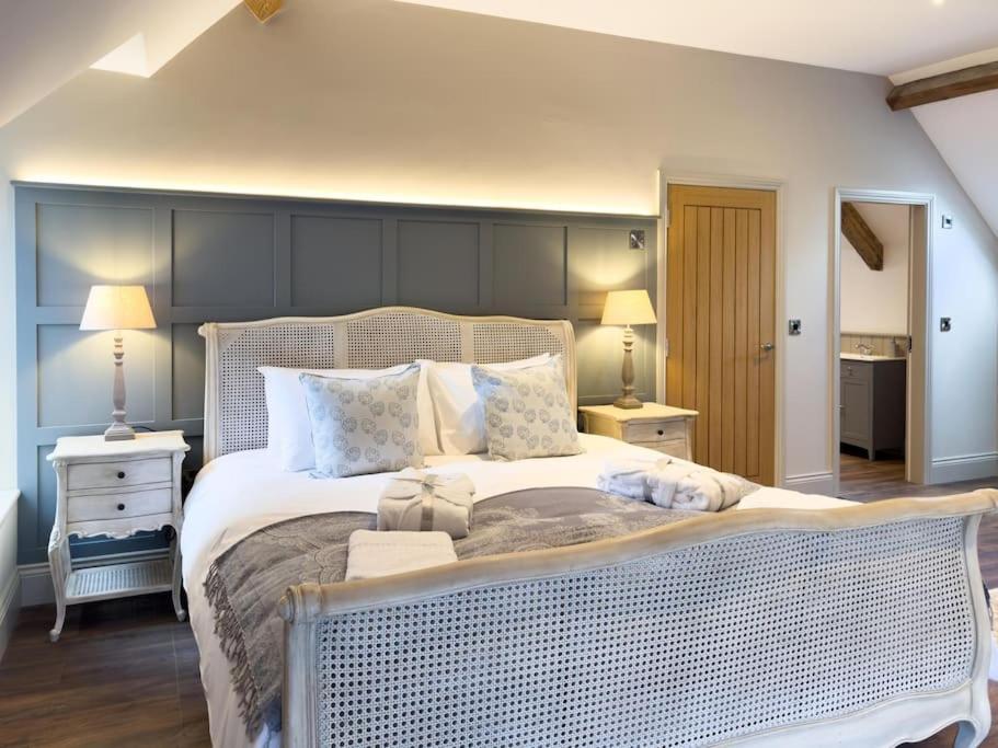 Exceptional 5 With Hot Tub Holiday home Pickering