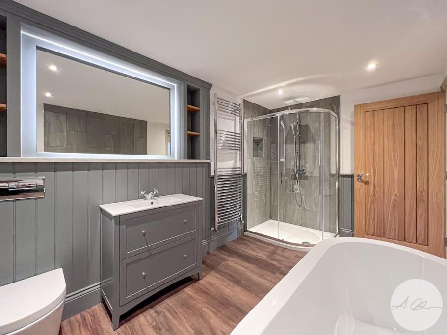 Holiday home Exceptional 5 With Hot Tub Pickering