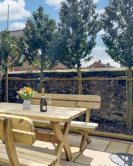 Exceptional 5 With Hot Tub * Pickering