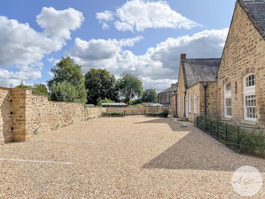 Exceptional 5 With Hot Tub Holiday home Pickering